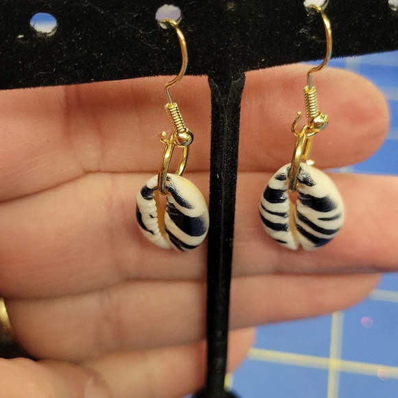 La Ti Da Handmade Creations Jewelry - Seashell Gold Tone Earrings